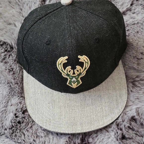 Milwaukee Bucks Snapback Hat Collection - Black, Green, White - Picture 2 of 7